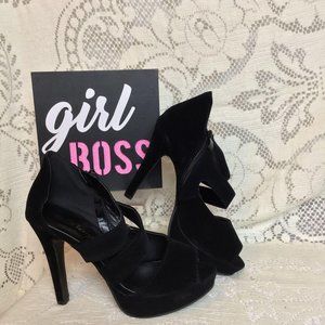 NIB- Velvet Platform